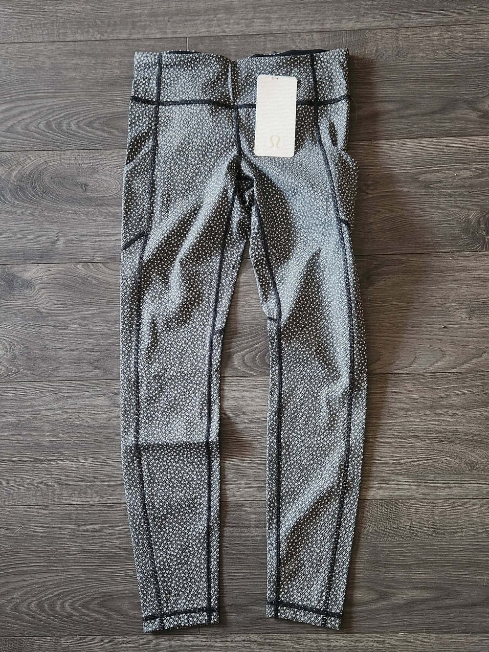 Lululemon Speed Tight V Reflective Leggings – Size 6 – NWT